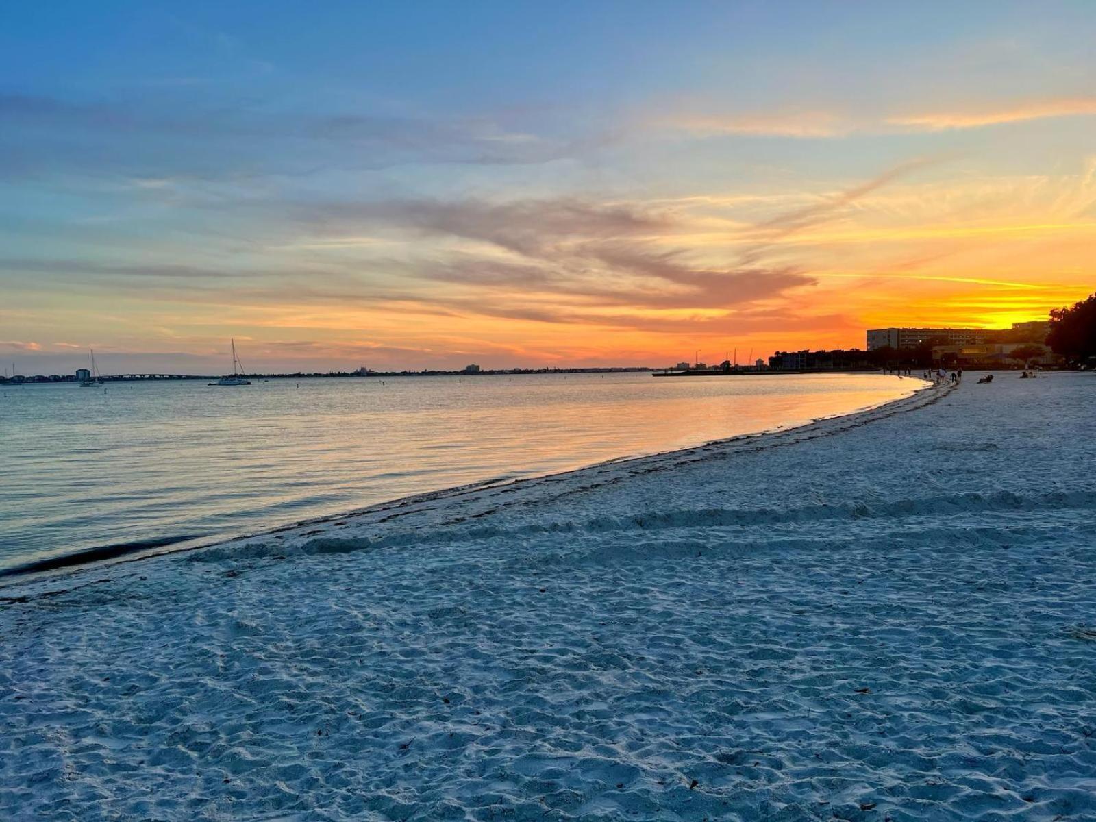 Gorgeous Beach Condo St. Petersburg Exterior photo